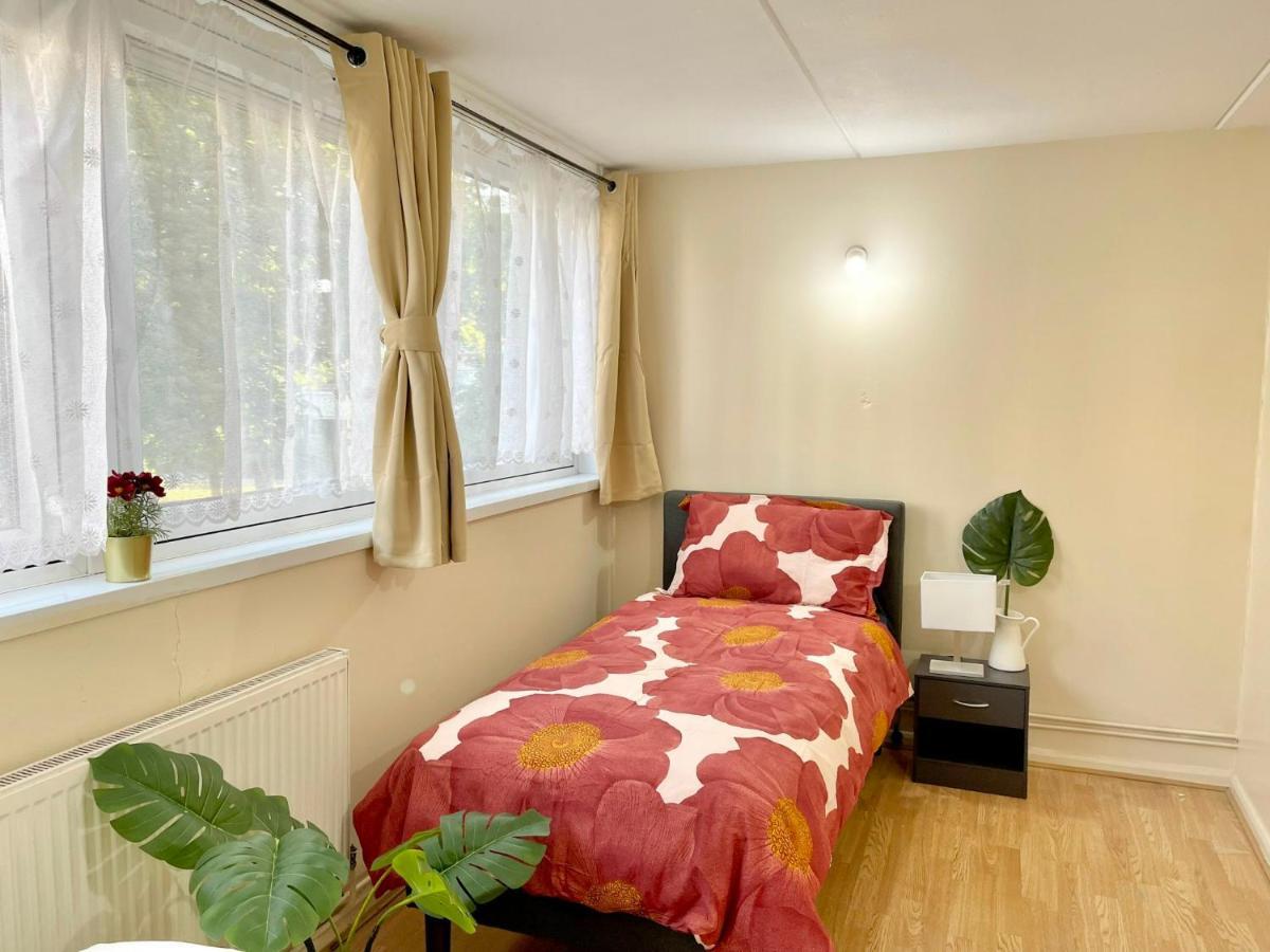 3Br Central London Close Station Екстер'єр фото